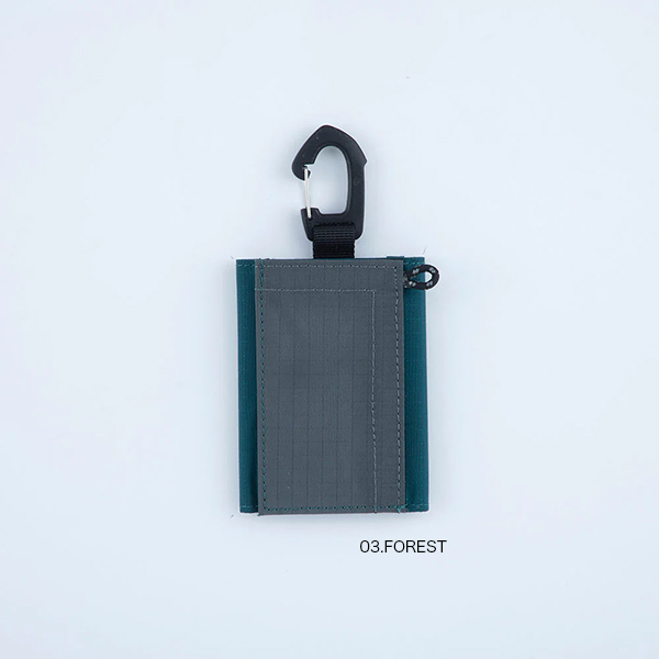 ナイロンリップ素材の三つ折りタイプのcoruriミニ財布。