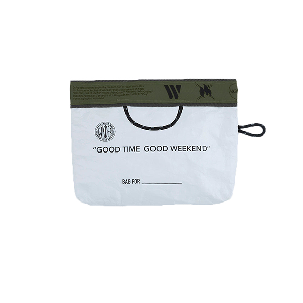 紙のような独特な風合いのTYVEK素材を使用したケース。