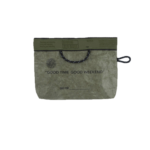 紙のような独特な風合いのTYVEK素材を使用したケース。