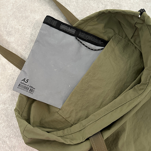 独特なシワ感とが特徴的なWASH NYLON素材のシリーズ