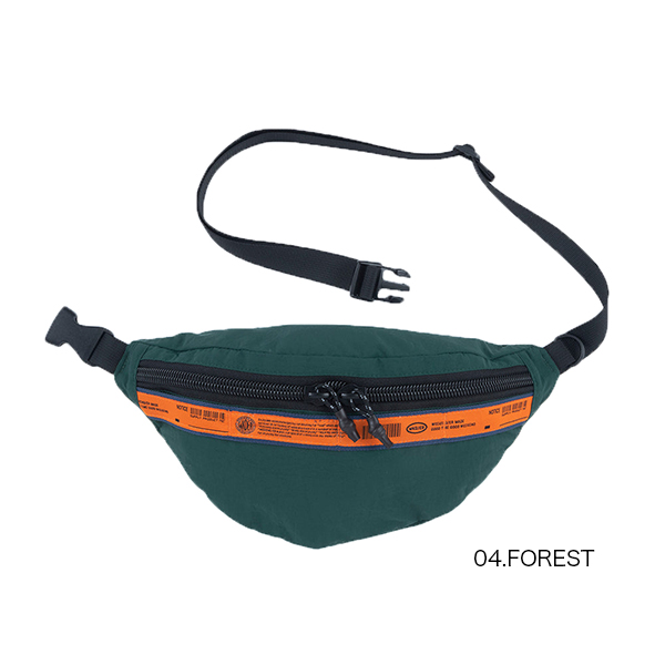 独特なシワ感とが特徴的なWASH NYLON素材のシリーズ。