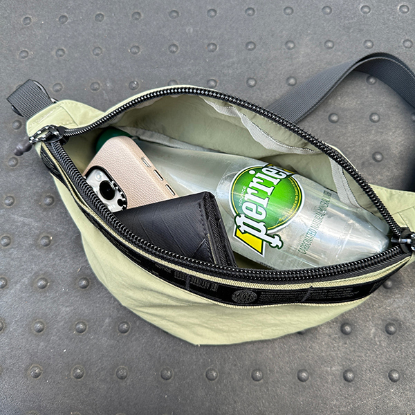 独特なシワ感とが特徴的なWASH NYLON素材のシリーズ。