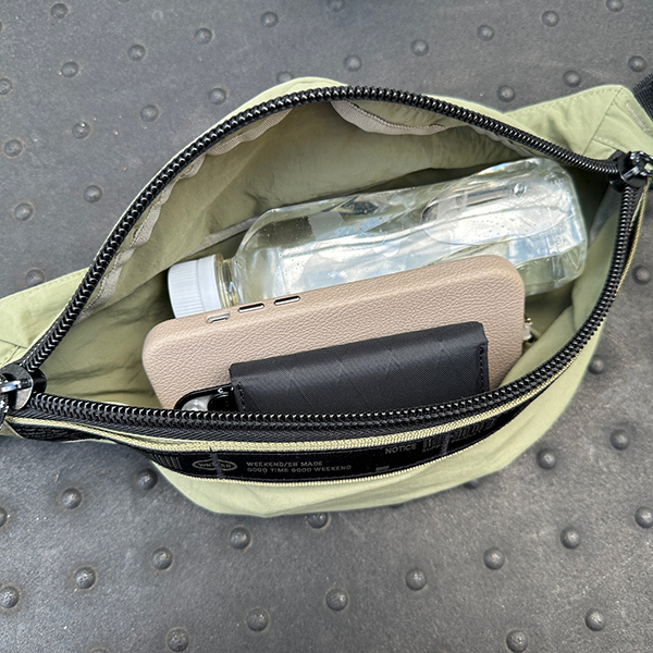 独特なシワ感とが特徴的なWASH NYLON素材のシリーズ。