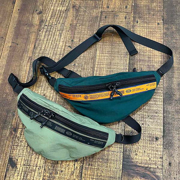 独特なシワ感とが特徴的なWASH NYLON素材のシリーズ。