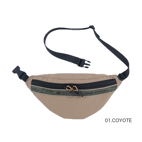 独特なシワ感とが特徴的なWASH NYLON素材のシリーズ。