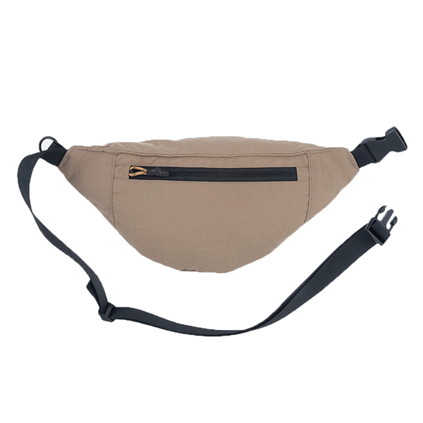 独特なシワ感とが特徴的なWASH NYLON素材のシリーズ。