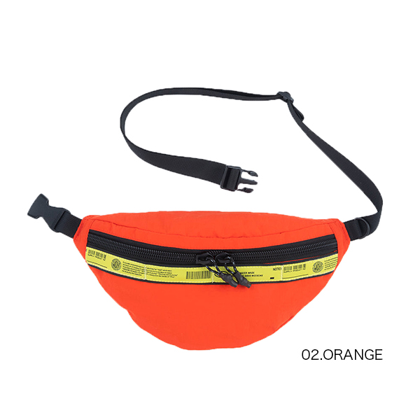 独特なシワ感とが特徴的なWASH NYLON素材のシリーズ。