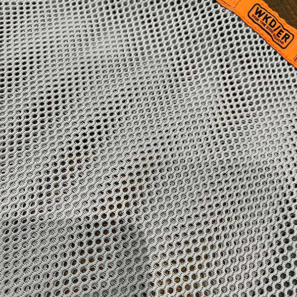 厚手でしなやかな素材感のメッシュ生地を使用した定番のシリーズ。