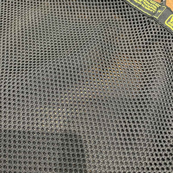 厚手でしなやかな素材感のメッシュ生地を使用した定番のシリーズ。