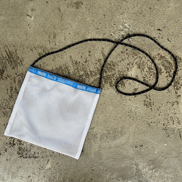 厚手でしなやかな素材感のメッシュ生地を使用した定番のシリーズ。