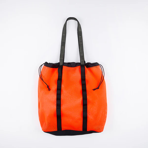 厚手でしなやかな素材感のメッシュ生地を使用した定番のシリーズ