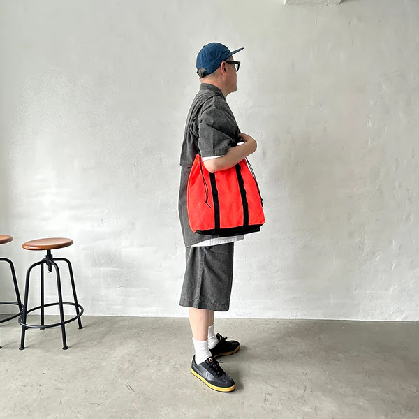 厚手でしなやかな素材感のメッシュ生地を使用した定番のシリーズ