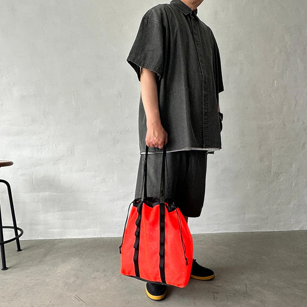 厚手でしなやかな素材感のメッシュ生地を使用した定番のシリーズ