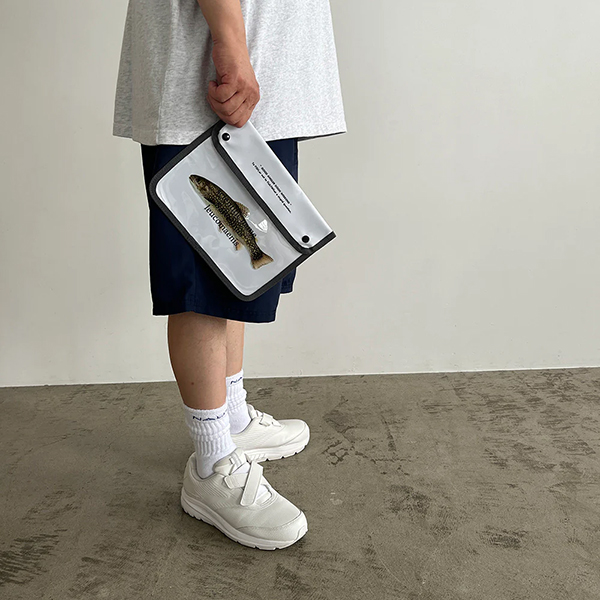 クリア塩ビ素材に川魚のプリント