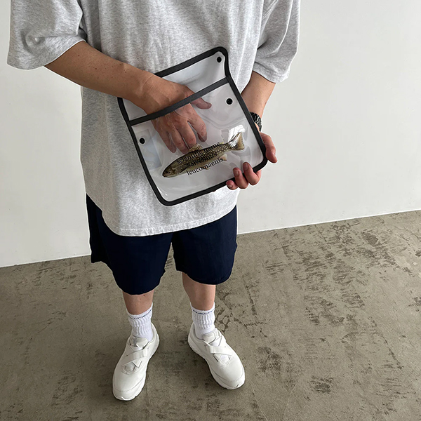 クリア塩ビ素材に川魚のプリント