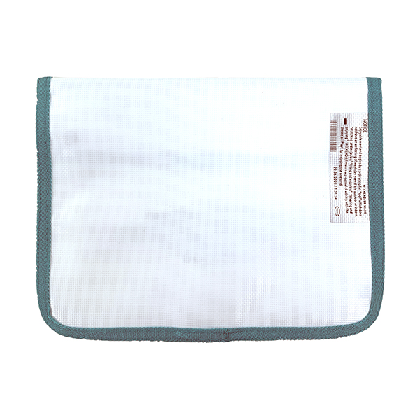 クリア塩ビ素材に川魚のプリント