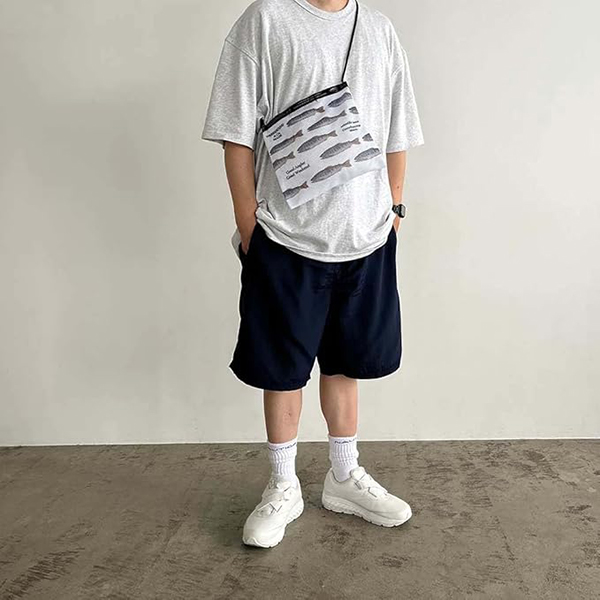 厚手でしなやかな素材感のメッシュ生地に川魚：ヤマメをプリント。