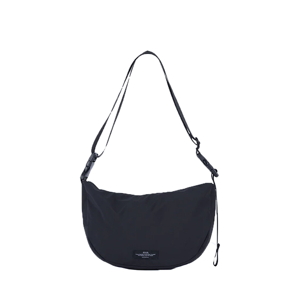 旅行やお出かけに持っていきたいコンパクトなウィークエンドショルダーバッグ