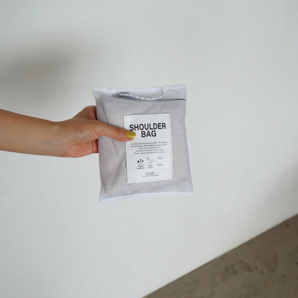 旅行やお出かけに持っていきたいコンパクトなウィークエンドショルダーバッグ