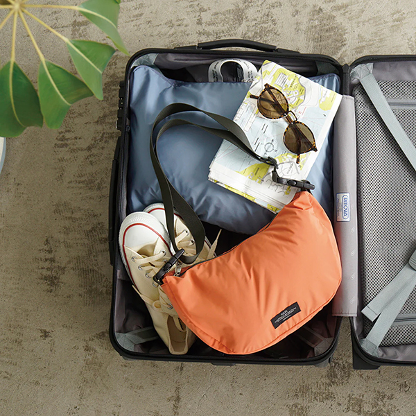 旅行やお出かけに持っていきたいコンパクトなウィークエンドショルダーバッグ