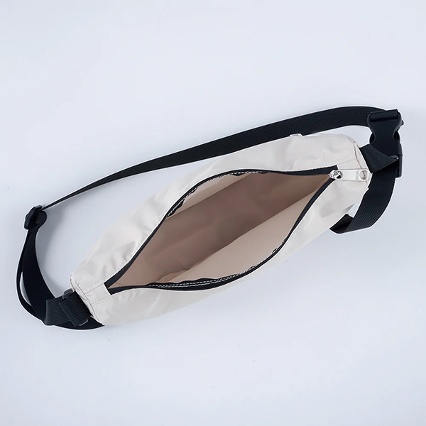 旅行やお出かけに持っていきたいコンパクトなウィークエンドショルダーバッグ