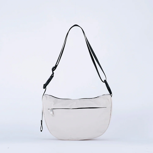 旅行やお出かけに持っていきたいコンパクトなウィークエンドショルダーバッグ