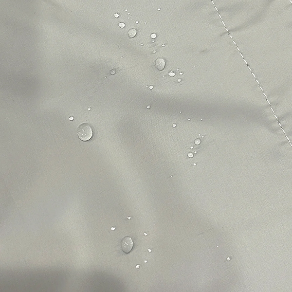 旅行やお出かけに持っていきたいコンパクトなウィークエンドショルダーバッグ