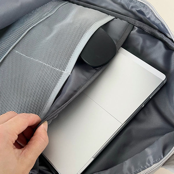 軽さがポイントのデイパック