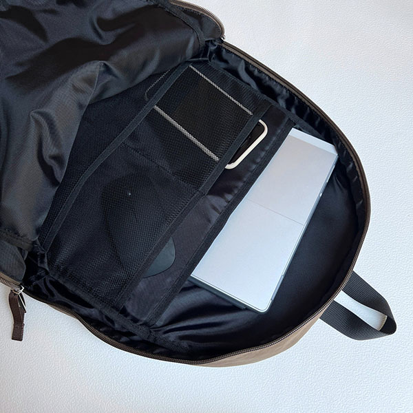 軽さがポイントのデイパック