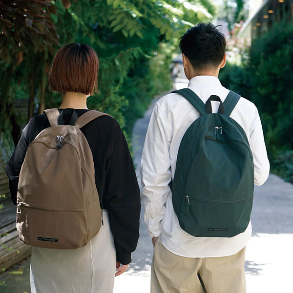 軽さがポイントのデイパック