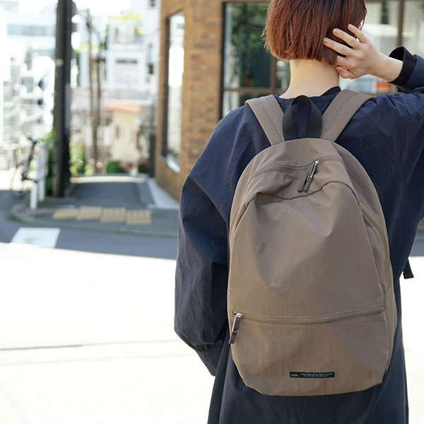 軽さがポイントのデイパック