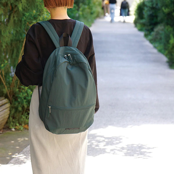 軽さがポイントのデイパック