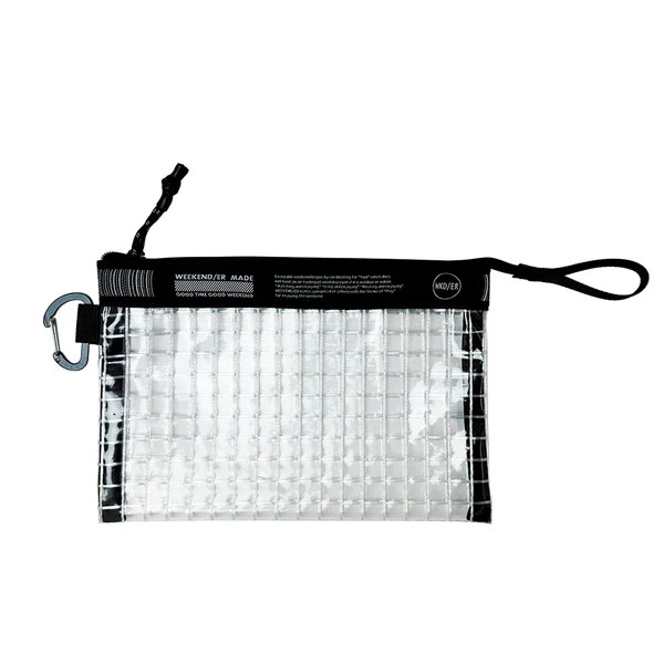 透明の塩化ビニールに、ポリエチレンの糸を格子状に入れた素材を使用