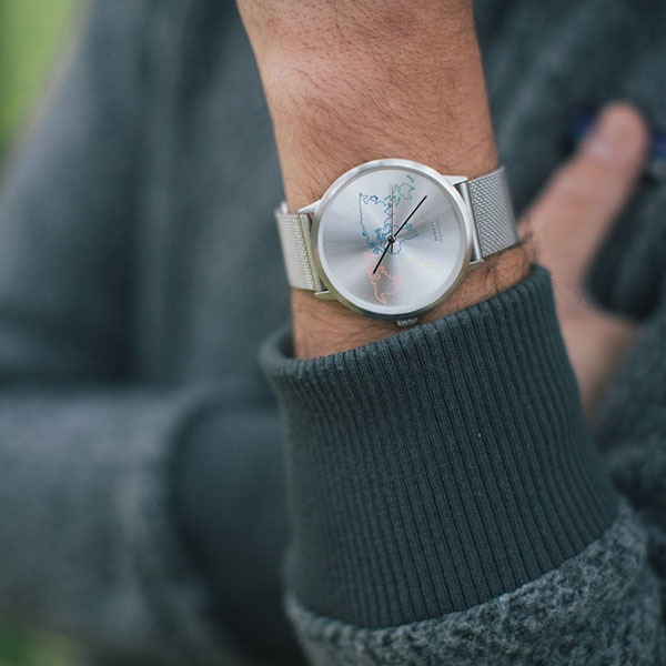 手頃さとポップなデザインをテーマに作られた腕時計。