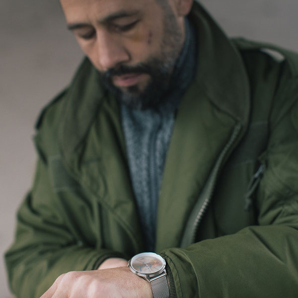 手頃さとポップなデザインをテーマに作られた腕時計。