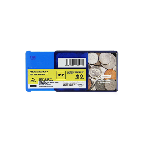 コインケース、カードポケット、マネークリップの3つの機能が備わったミニマルなマネーカード。