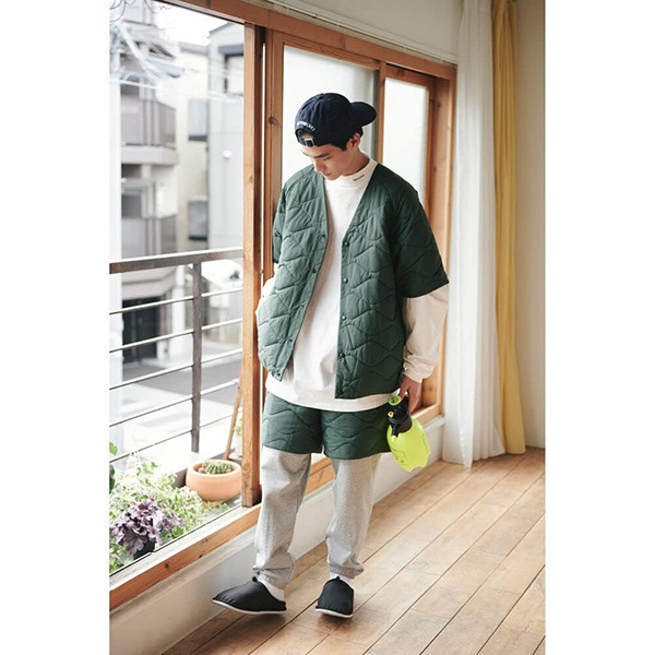 ハーフスリーブのジャケット+ショートパンツのセットアップのDAN-TENです。