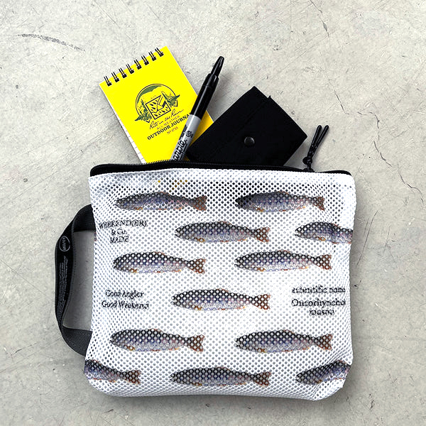 厚手でしなやかな素材感のメッシュ生地に川魚ヤマメ