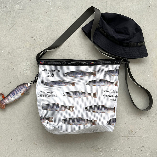 厚手でしなやかな素材感のメッシュ生地に川魚ヤマメ
