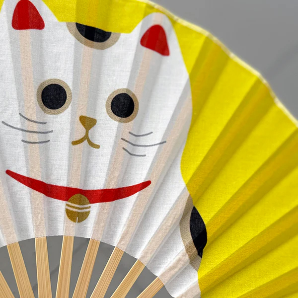 日本の人気モチーフを大胆に表現した扇子