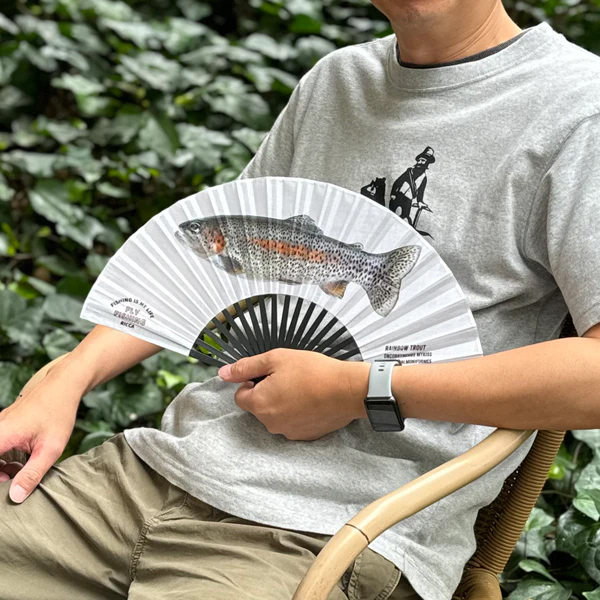 川魚をリアルにプリントしたメンズライクな扇子