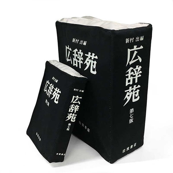 本物そっくりな文庫本サイズのリブレポーチが登場しました。