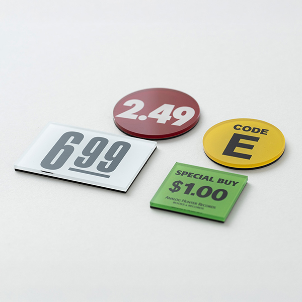 レコードショップなどでよく見かけるディスカウントステッカーのマグネットプレート 4個セット。