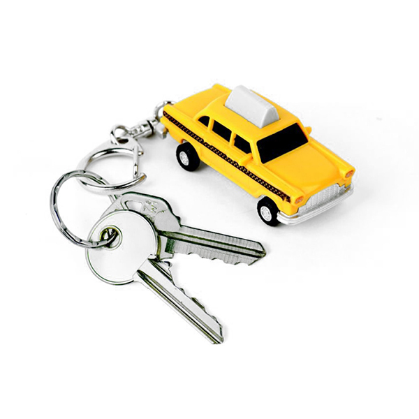 ボタンを押すとヘッドライトを光らせてクラクションが鳴るキーリング。