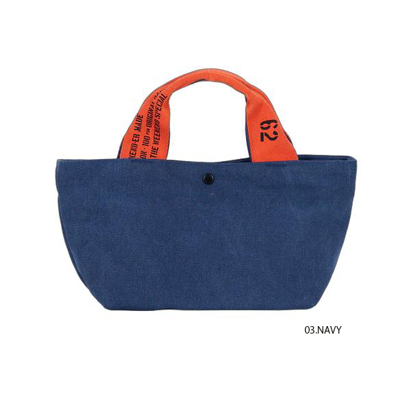 最小限の荷物を収納する小型トートバッグ