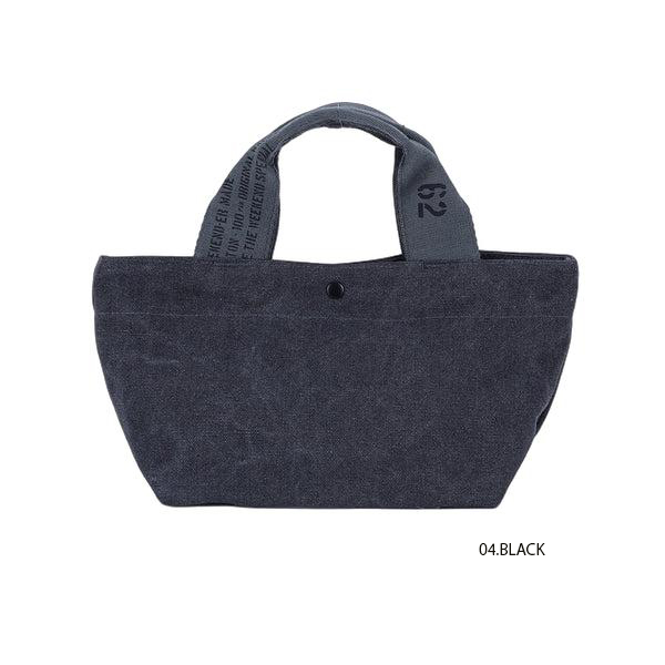 最小限の荷物を収納する小型トートバッグ