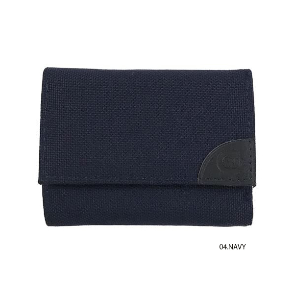 coruri/ コルリはアクティブなオフタイムに必要最小限を機能的に収納する小型財布です。