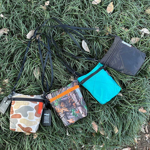 最小限の荷物を収納するミニサイズのショルダーバッグ