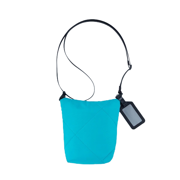 最小限の荷物を収納するミニサイズのショルダーバッグ