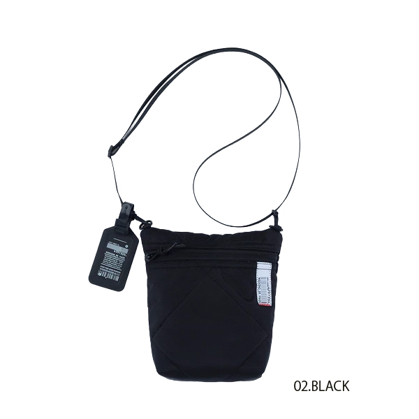 最小限の荷物を収納するミニサイズのショルダーバッグ